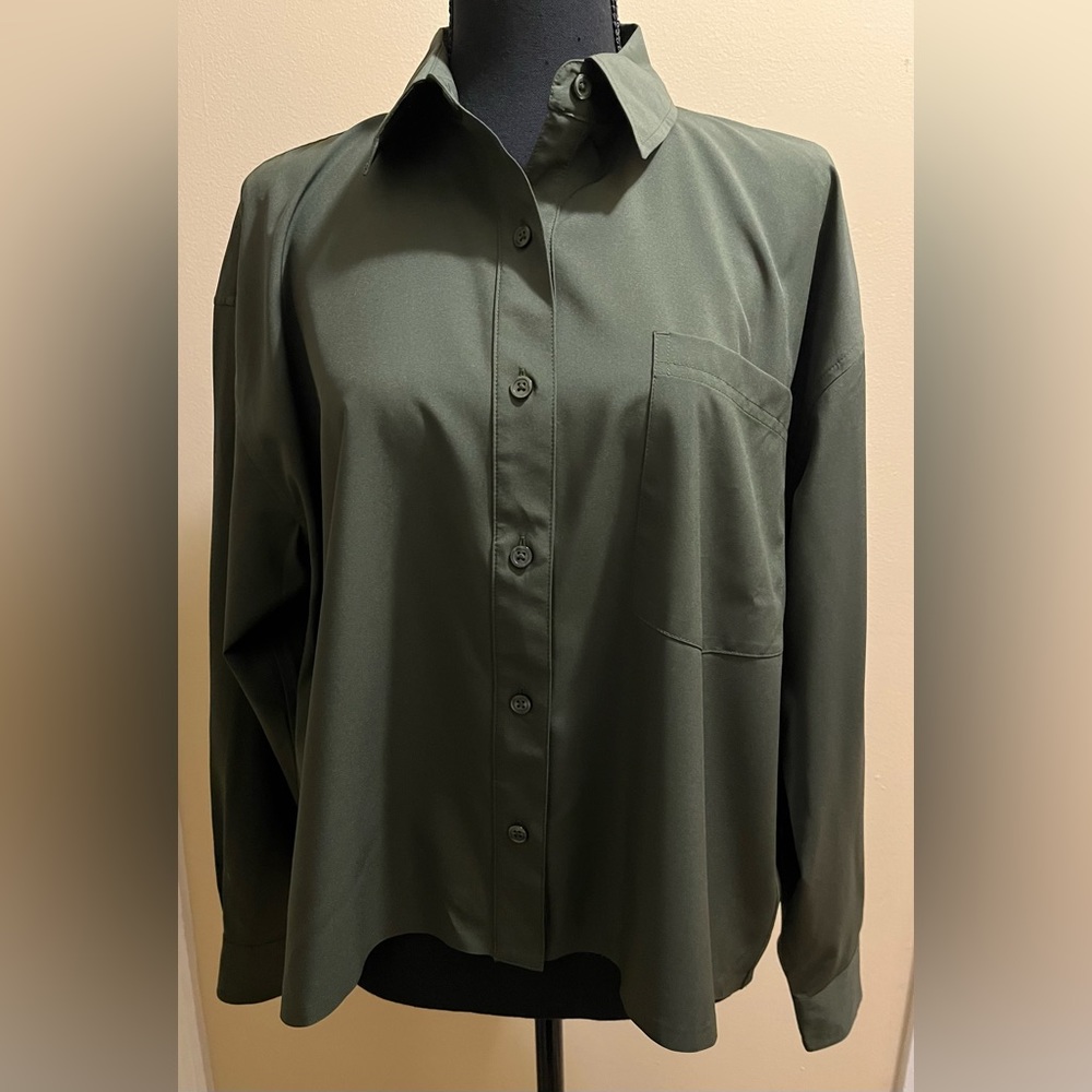 Athleta Green Boxy Button Down Shirt with Notched Collar